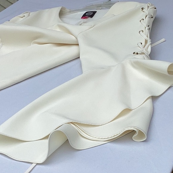 Elegant Vince Camuto short winter white jacket. Size 12 - Picture 5 of 10